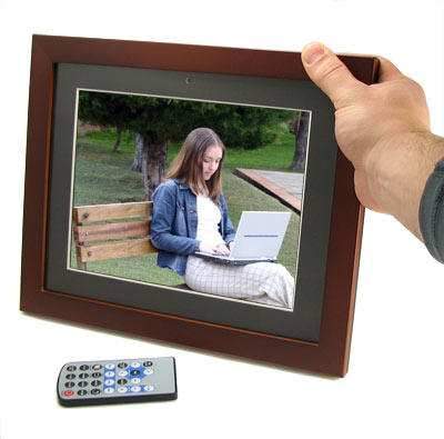 think-geek-digital-photo-frame.jpg